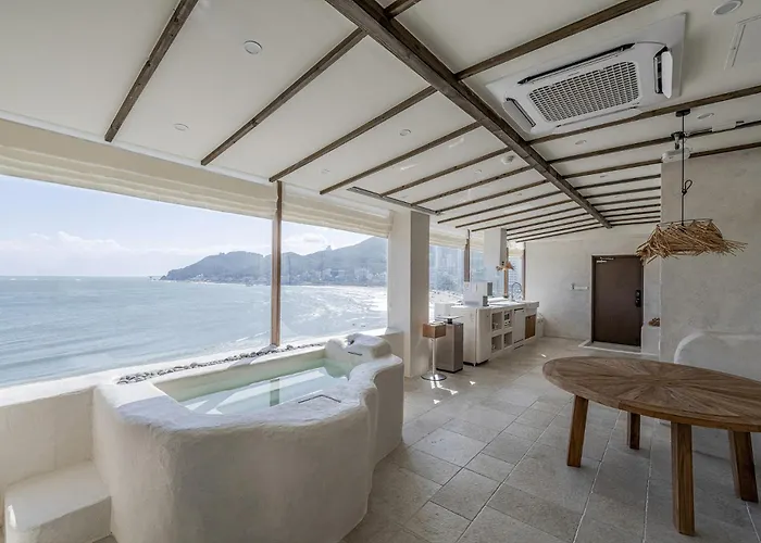 Hotel Hoho House Songjeong *