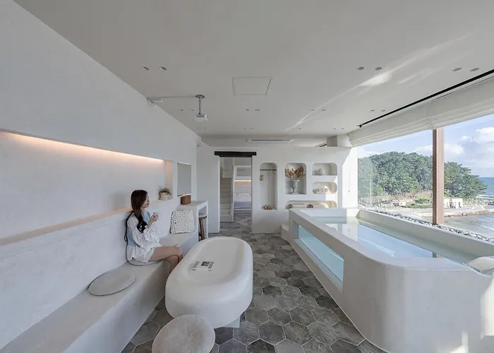 Hoho House Songjeong Hotel