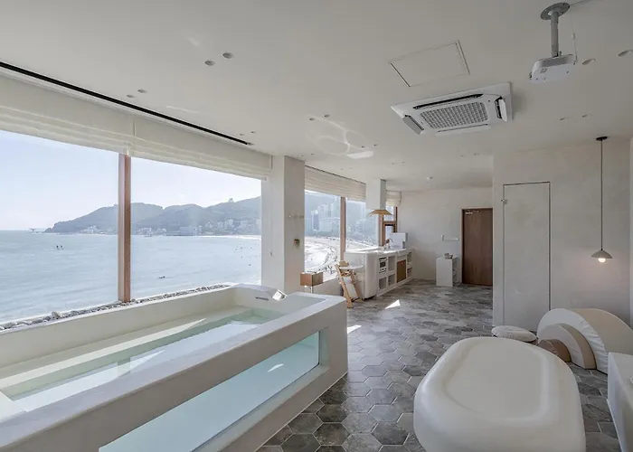Hoho House Songjeong Hotel