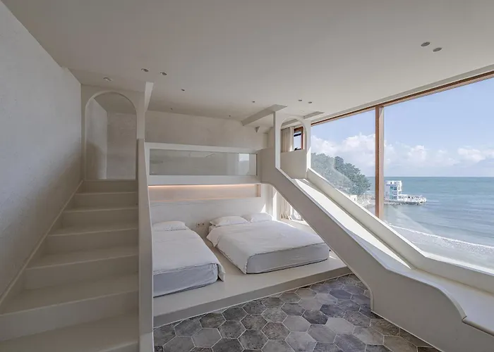 Hotel Hoho House Songjeong *